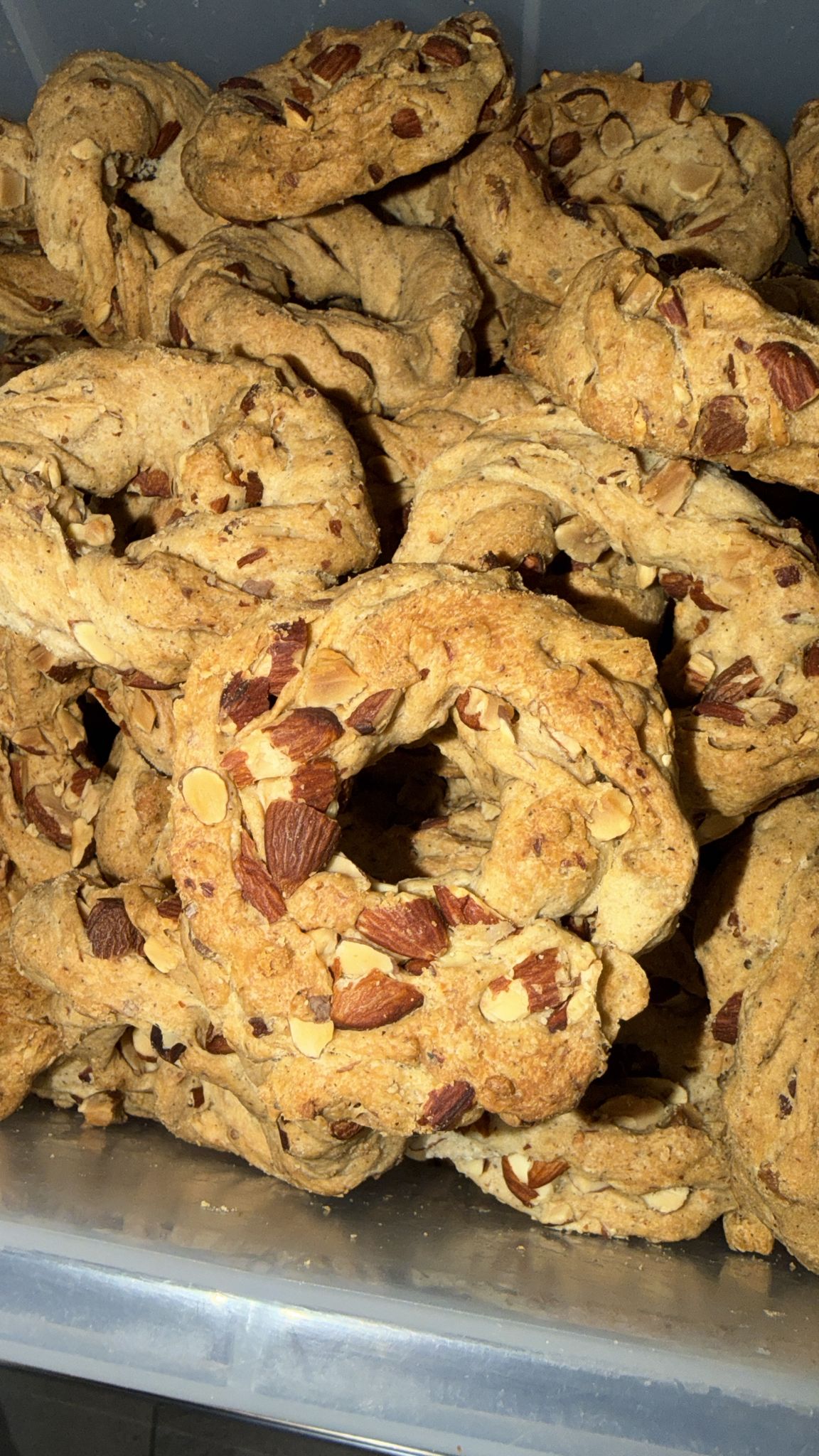 Taralli Sugna e Pepe EXTRA mandorlati